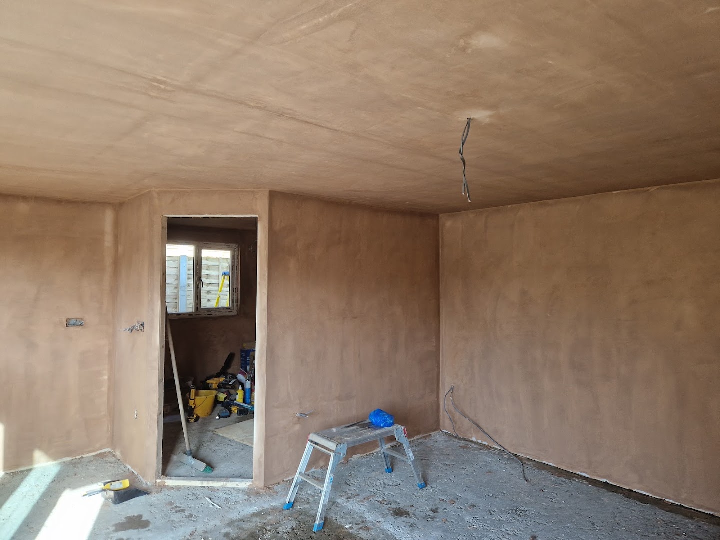 LJ PLASTERING — Photos 3